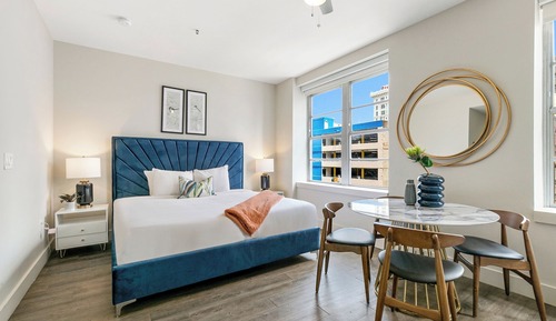 Estudio Confort, 1 cama de matrimonio grande con sofá cama