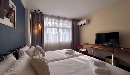 Habitación Deluxe con 2 camas individuales, microondas, vistas a la ciudad