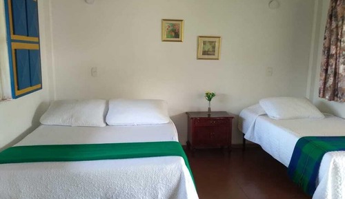 Habitación triple familiar, vistas al jardín