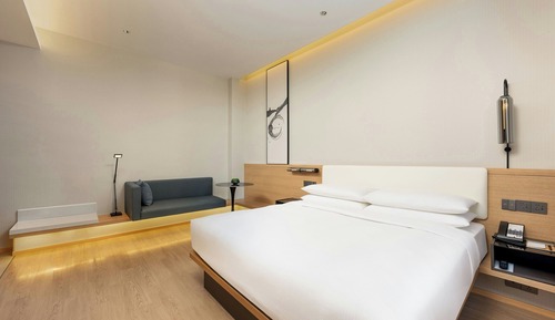 Premier Room, 1 King Bed, City View