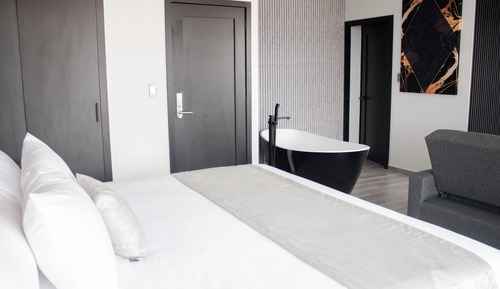 Suite estudio superior, bañera, vistas a la ciudad