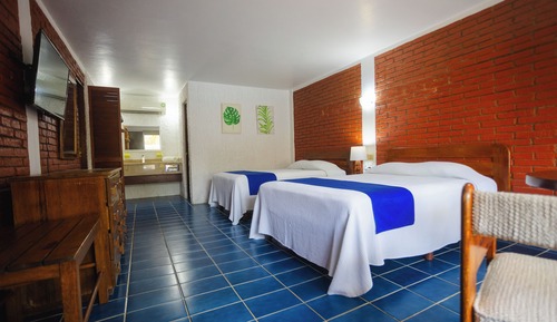 Habitación cuádruple estándar, 2 camas dobles, Aire acondicionado, vistas al patio