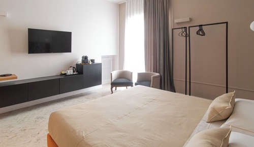 Habitación triple Deluxe, balcón, vistas al patio