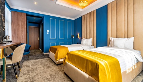 Habitación con 2 camas individuales, vistas a la colina