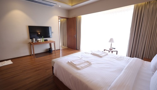 Amora valley view cottage with swimming pool