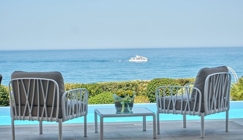 Villa de lujo, 3 habitaciones, vistas al mar, frente a la playa