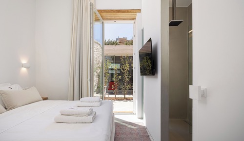 Standard Double Room, 1 Queen Bed, Balcony, Courtyard View Hub 02