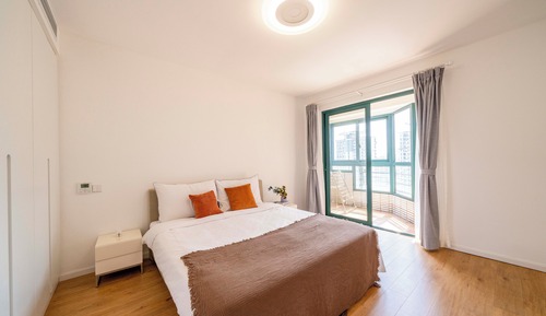 Apartamento superior, 4 habitaciones, balcón, vistas a la ciudad