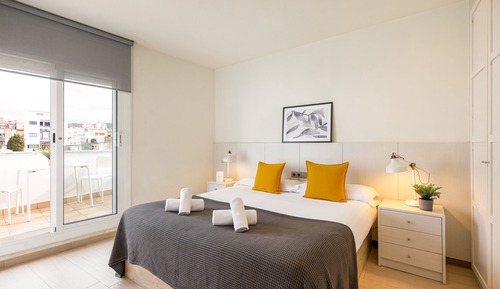 Ático de diseño, 2 habitaciones, vistas al mar, frente a la playa (Paseo de la Ribera 15)