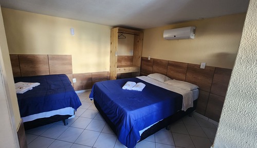 Suite, vistas a la piscina (Suite Quadruple 807)