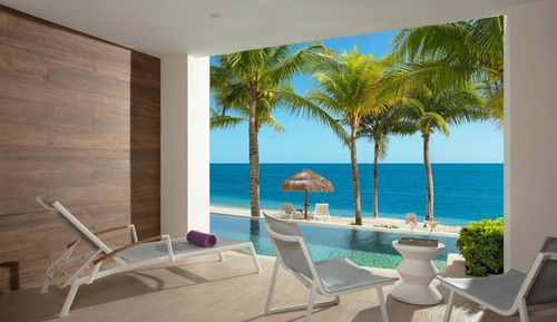 Xcelerate Junior Suite Swim Out Ocean Front King