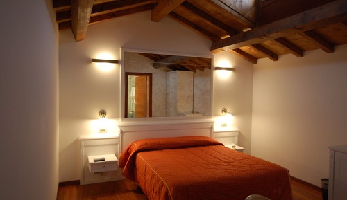 Habitación con 1 cama doble o 2 individuales, baño privado