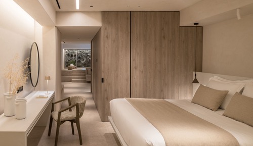 Executive Suite with Outdoor Hot Tub & Sea View