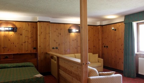 Habitación triple, vistas a la montaña