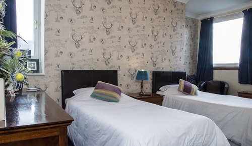 Habitación con 2 camas individuales