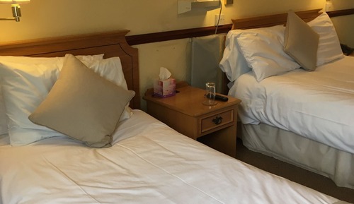 Suite, baño privado (second floor)