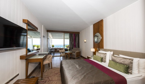 Habitación Deluxe, bañera de hidromasaje, vistas parciales al mar