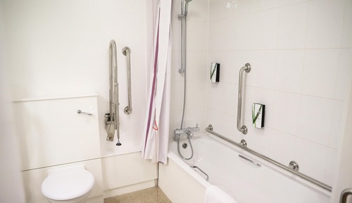 Habitación estándar con 2 camas individuales, bañera accesible