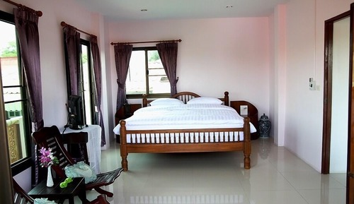 Habitación (PetchPailin / Petcharat (Large Room))