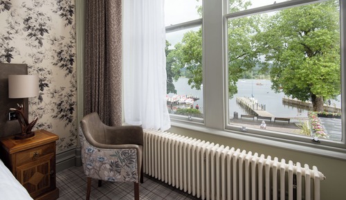 Habitación superior con 1 cama doble o 2 individuales, vistas al lago