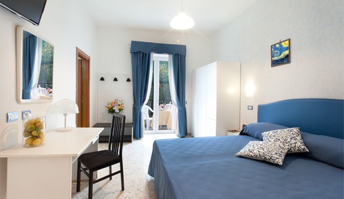 Habitación triple, balcón, vistas al jardín