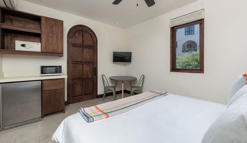 Estudio Deluxe, 1 cama de matrimonio grande, vistas a la ciudad (15 Calle Cartagena | 1 BR | 1 BA)