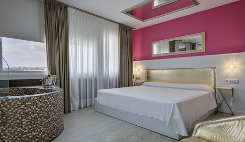 Suite superior, 1 cama de matrimonio grande, bañera de hidromasaje (Balcón)