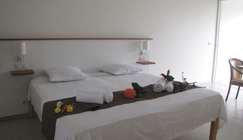 Suite estudio superior, 1 cama de matrimonio grande, terraza, vistas al jardín