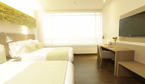 Habitación estándar con 2 camas individuales, varias camas