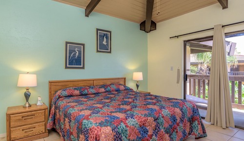 Apartamento básico, 1 cama de matrimonio grande con sofá cama, balcón, vistas a la piscina