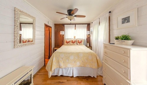 Cottage, 1 Bedroom, 1 Queen Bed with Sofabed, Kitchen, Fireplace (Wisteria)