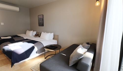 Habitación Deluxe con 2 camas individuales, no fumadores (Garden, &sofa bed, only Shower 104)