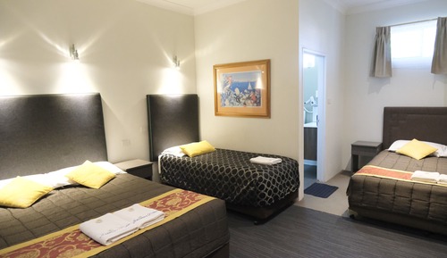 Habitación familiar (2 Queen and 1 Single beds)
