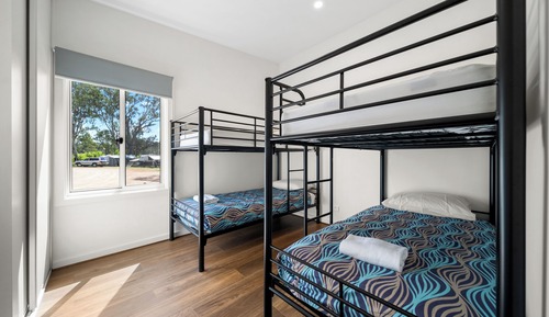 Cabaña estándar, 2 habitaciones, vistas al río (Classic Riverfront Cabin)