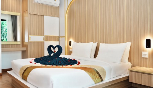 Superior Room, Pool View
