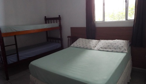 Habitación, patio, vistas a la ciudad