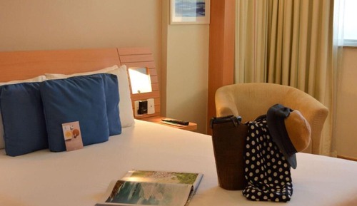 Habitación doble superior, 1 cama de matrimonio, vistas parciales al mar