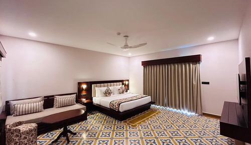 Van Rekha (Luxury Forest Treeline Room with Private Balcony)