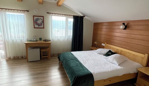 Habitación superior, balcón, vistas a la montaña