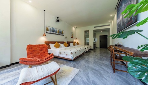 Habitación superior con 2 camas individuales, vistas a la montaña
