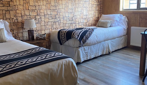 Habitación superior con 1 cama doble o 2 individuales, vistas a la ciudad