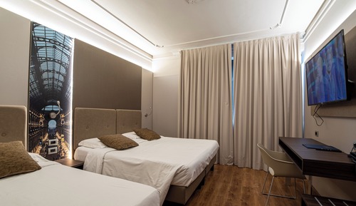 Habitación triple, vistas a la ciudad