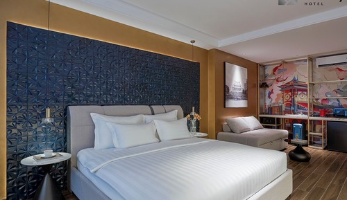 Deluxe Suite