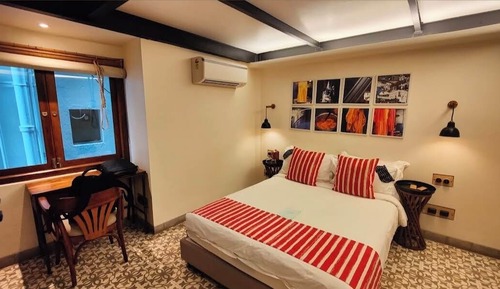 Deluxe Suite, City View
