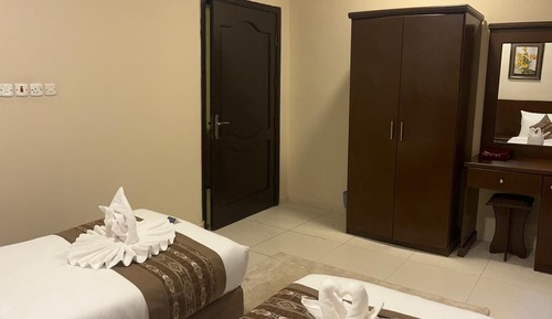 Habitación básica con 2 camas individuales