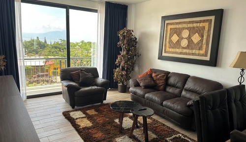 Apartamento familiar, 2 habitaciones, vistas a la colina