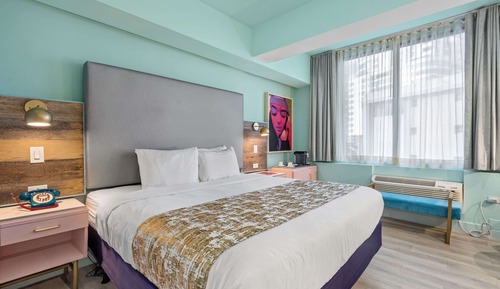 Habitación estándar, 1 cama de matrimonio grande, vistas a la ciudad