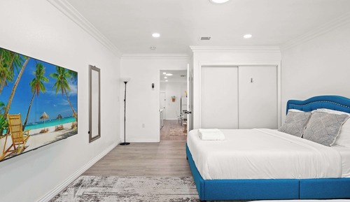 Casa, varias camas, patio, vistas al jardín (1832 Pomona)