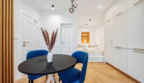 Estudio básico, balcón, vistas a la montaña