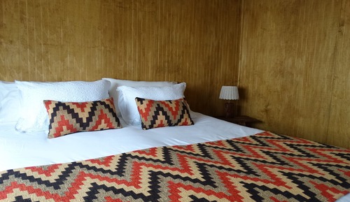 Habitación superior con 1 cama doble o 2 individuales, vistas al patio